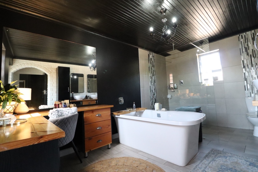 4 Bedroom Property for Sale in Sherwood Eastern Cape